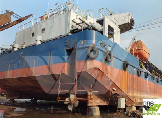 出售88米甲板货船