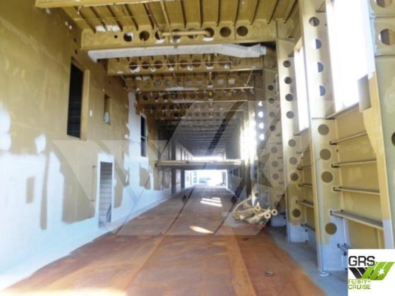 100米 载客量600人