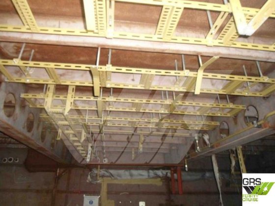 100米 载客量600人