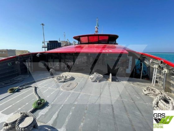 34m、298人乗りの客船を販売します