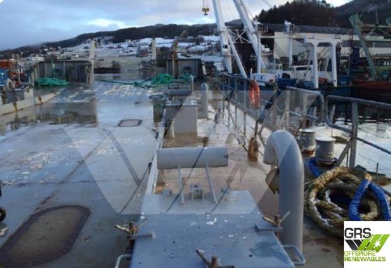 浅喫水作業台船(油回収タンク容量30m、10mポンツーン付き)