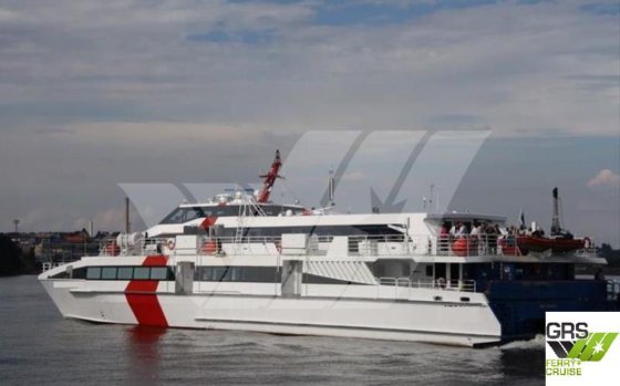 45m、440人乗りの客船を販売します