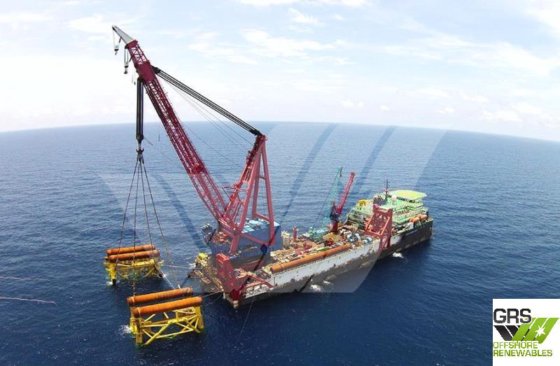 出售156米起重船