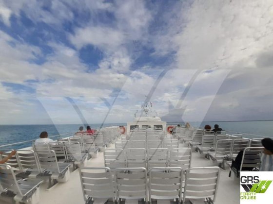 24m、200人収容可能な宿泊船を販売します