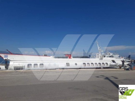 35m、126人乗りの客船を販売します