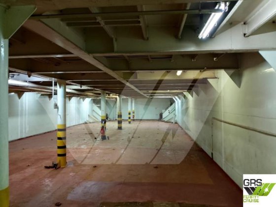 出售121米1225车道滚装船