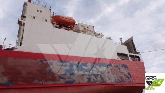 出售121米1225车道滚装船