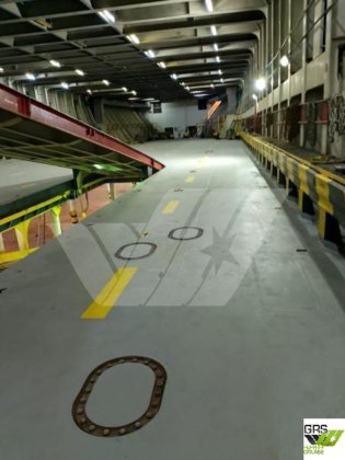 出售121米1225车道滚装船