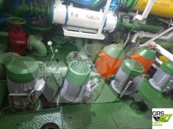 出售121米1225车道滚装船