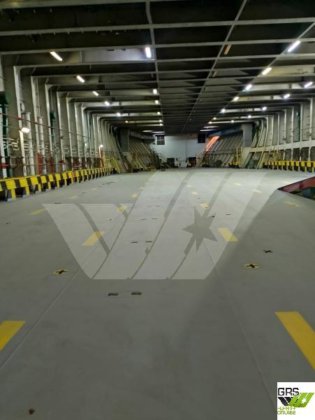 出售121米1225车道滚装船