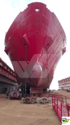 出售121米1225车道滚装船