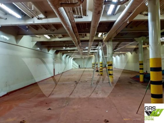 出售121米1225车道滚装船