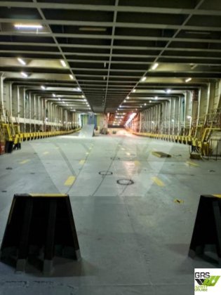 出售121米1225车道滚装船