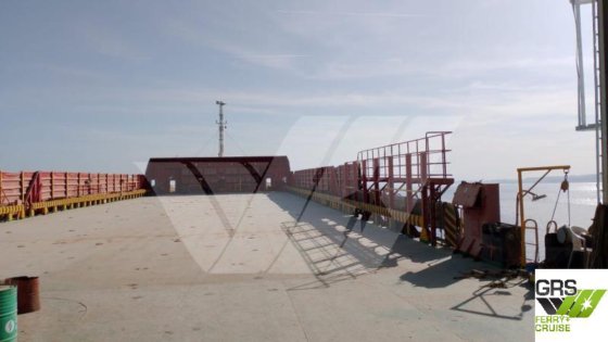 出售121米1225车道滚装船