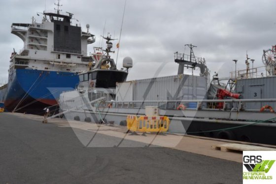 販売用の54m調査船