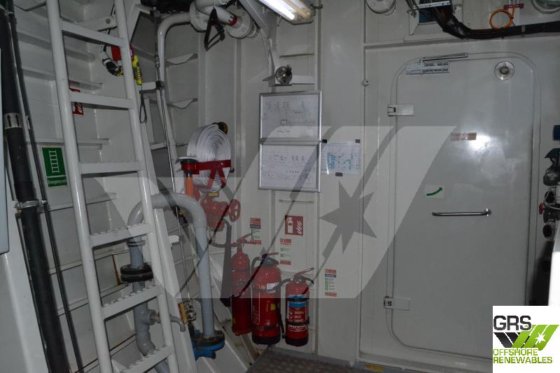 販売用の54m調査船