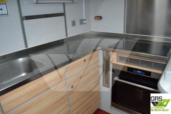 販売用の54m調査船