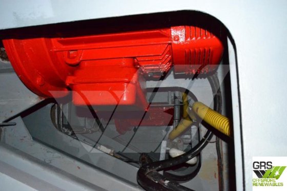 販売用の54m調査船