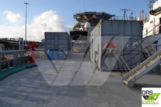 販売用の54m調査船