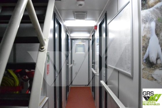 販売用の54m調査船