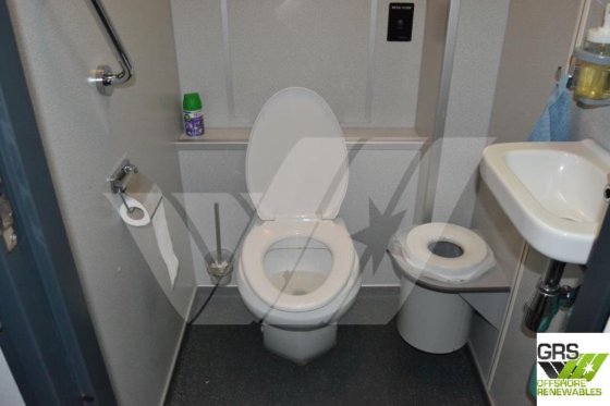 販売用の54m調査船