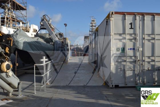 販売用の54m調査船