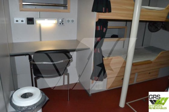 販売用の54m調査船