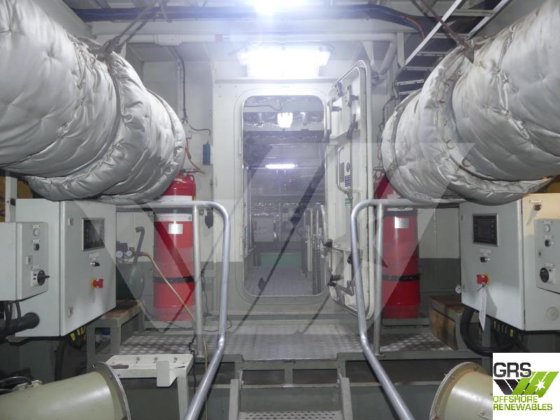 販売用の54m調査船