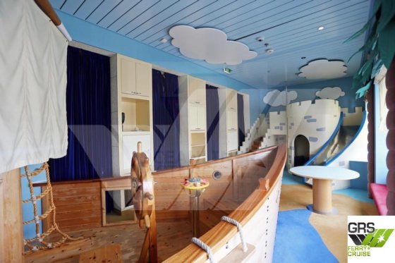 待售：193米长，可容纳1230名乘客的邮轮