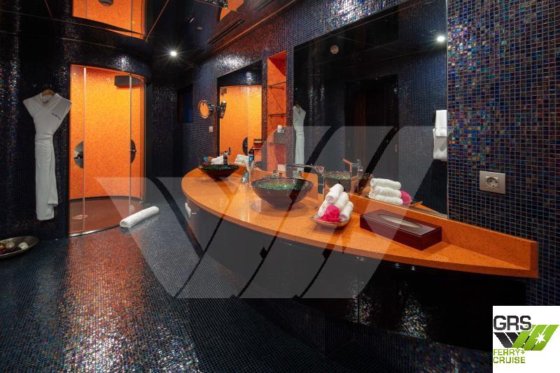 91米长、可载44人的邮轮出售