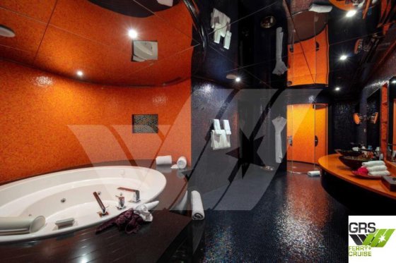 91米长、可载44人的邮轮出售