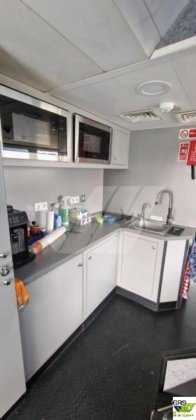 出售22米12人船员转运船