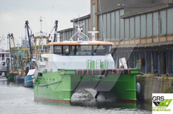 出售26米12人船员转运船