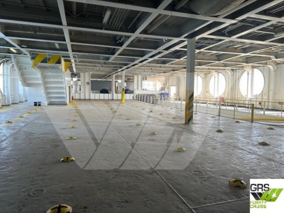 163米 1300名乘客