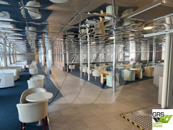 163米 1300名乘客