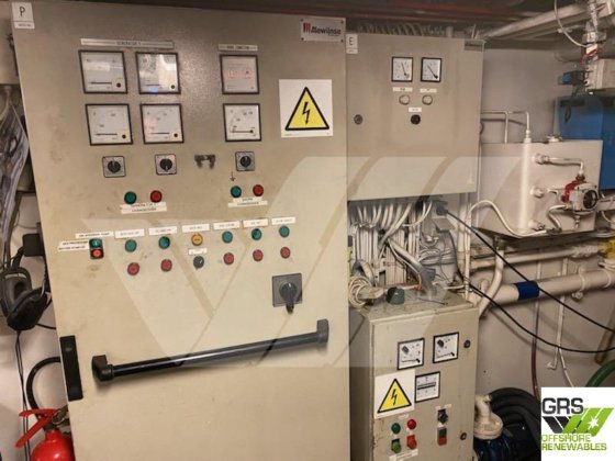 出售23米26吨起重工作船