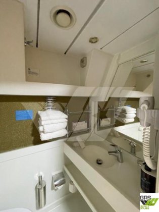 53m、52人乗りのクルーズ船を販売中