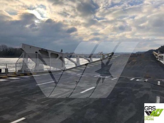 61米 载客量400人