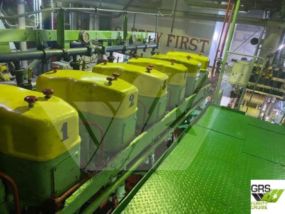 出售113米1002车道滚装船