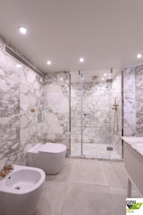 値下げ＆即納！134m、428人乗りクルーズ船を販売中