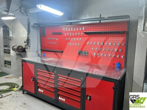 出售80米客滚船