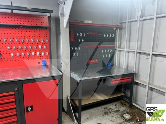 出售80米客滚船