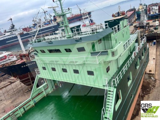 出售80米客滚船