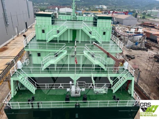 出售80米客滚船