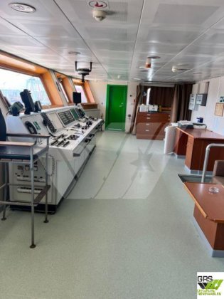 出售80米客滚船