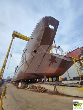 出售80米客滚船