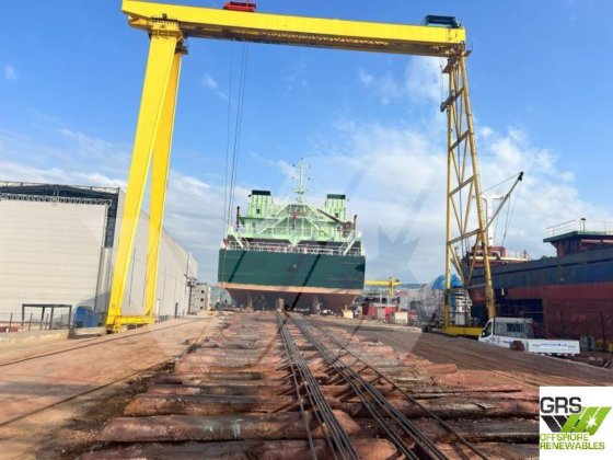 出售80米客滚船