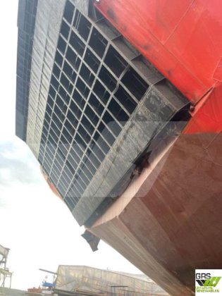 出售80米客滚船