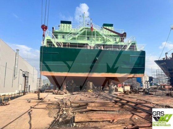 出售80米客滚船