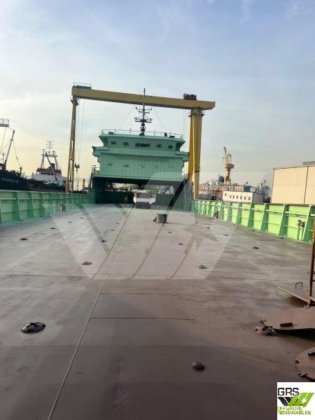 出售80米客滚船